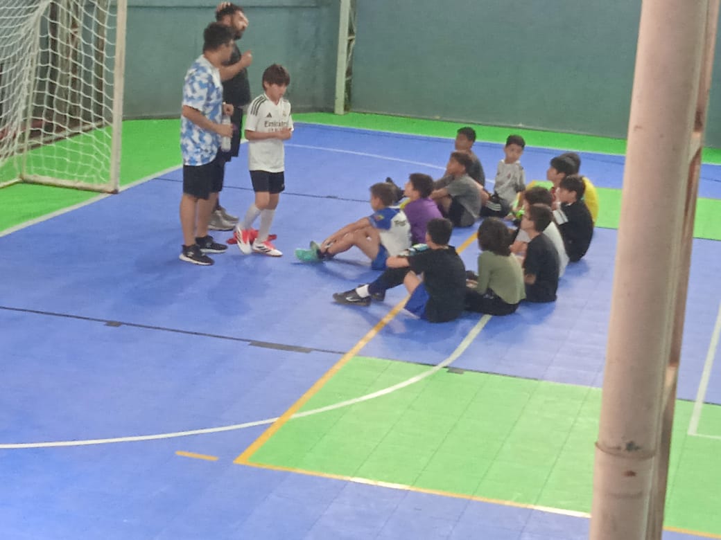 Treino em quadra coberta
